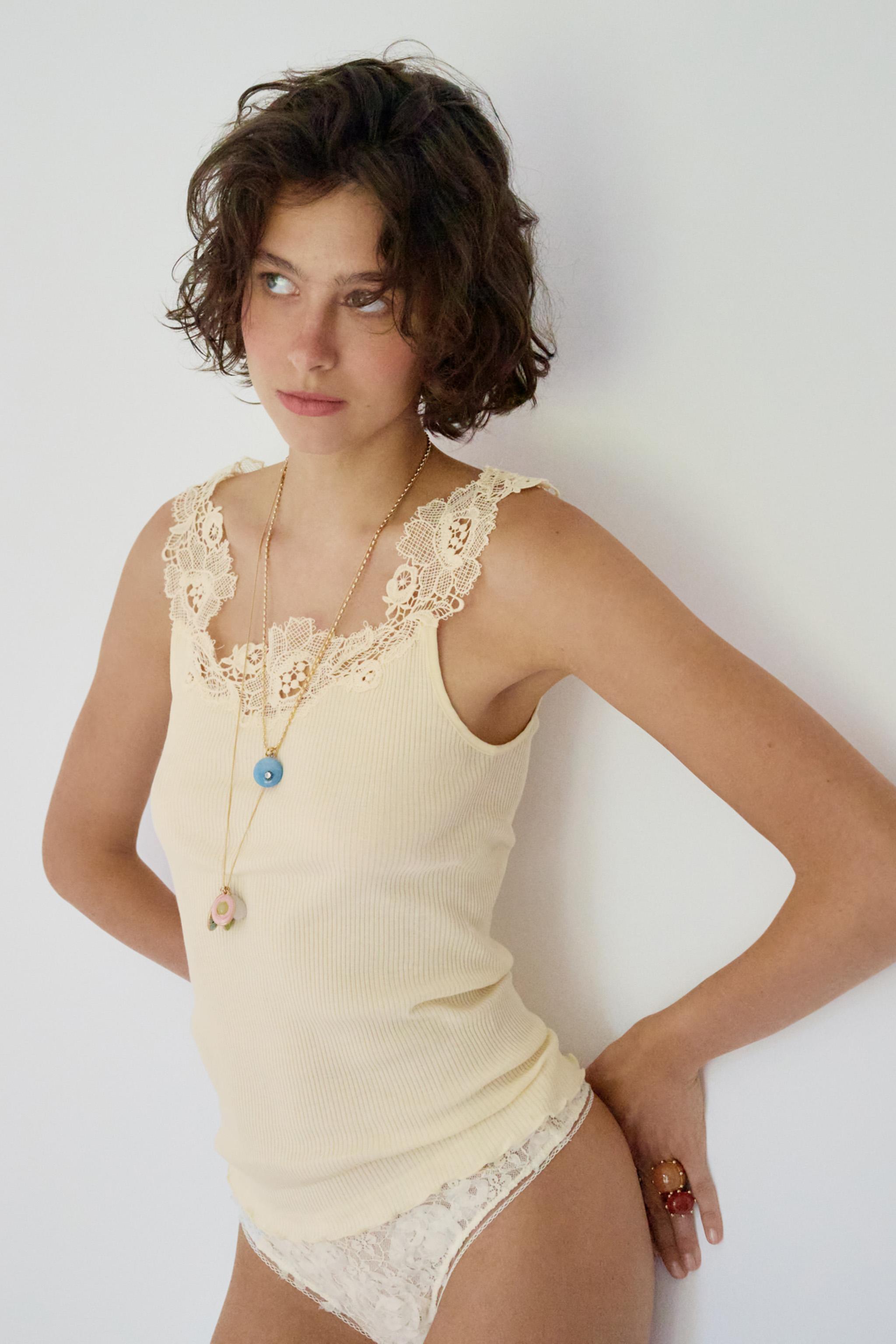 TOP CÔTELÉ DENTELLE